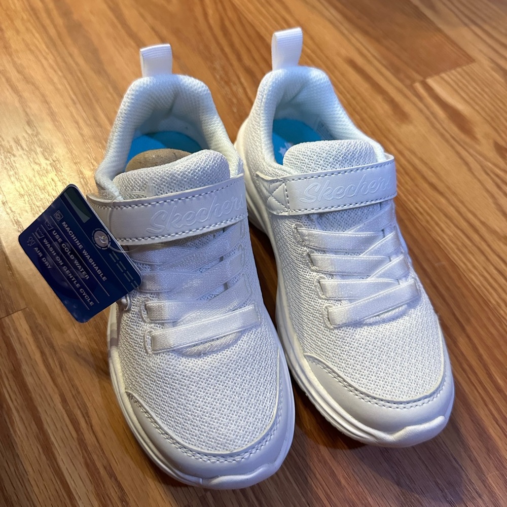 NWT Skechers sneakers/hip hop shoes